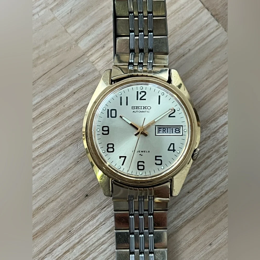 Seiko Automatic 17 Jewels Rare Vintage Men’s Watch Two-Tone Bracelet Gold Dial
